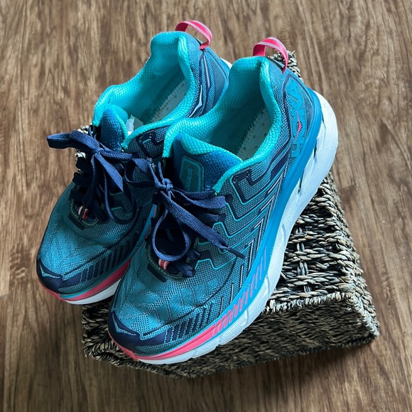 HOKA one one! Women’s size 9D. Clifton #4 still good. No inserts. Teal color. - Picture 2 of 4